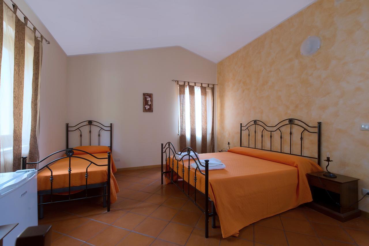Villa Turismo Rurale Il Sole Sant'Angelo di Brolo Zimmer foto